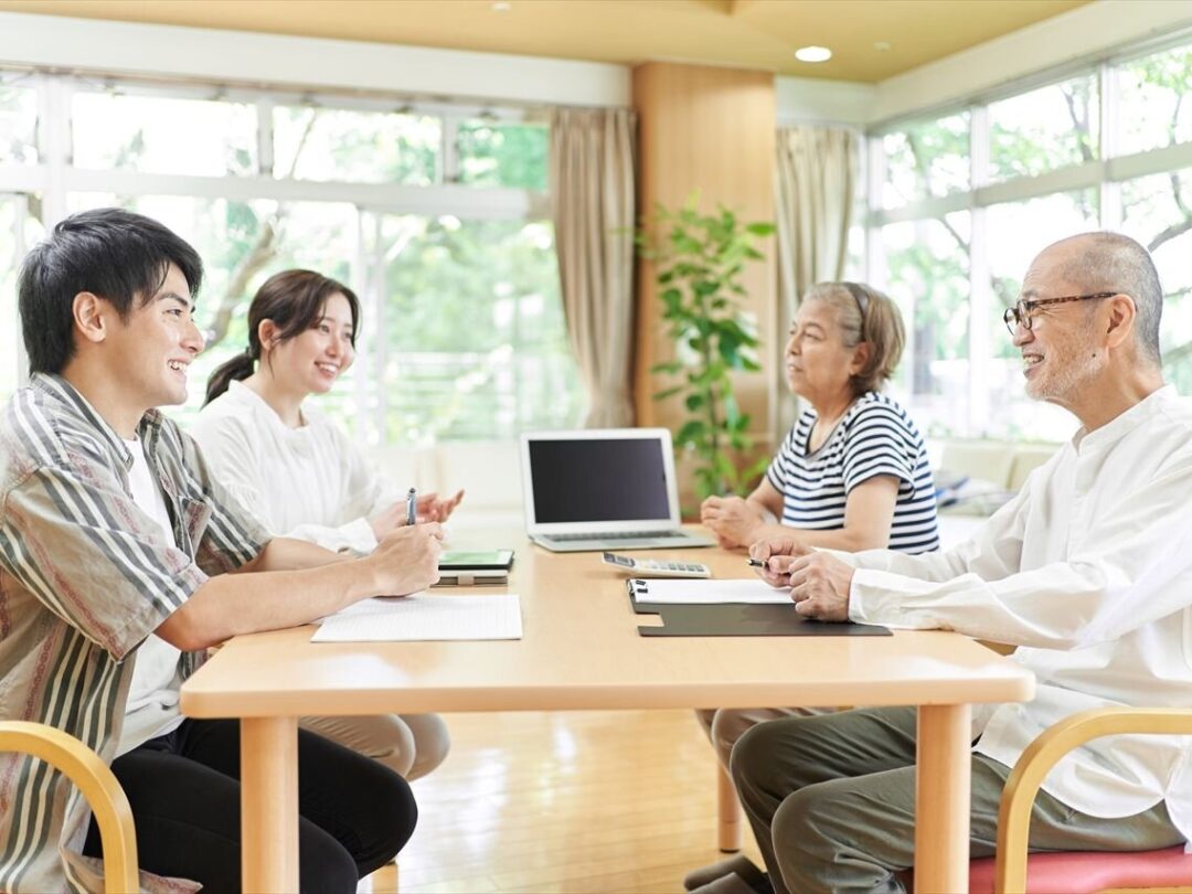 家族が集まっているイメージ